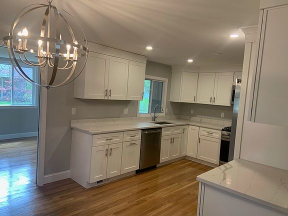4th image of 38 Gorwin Dr