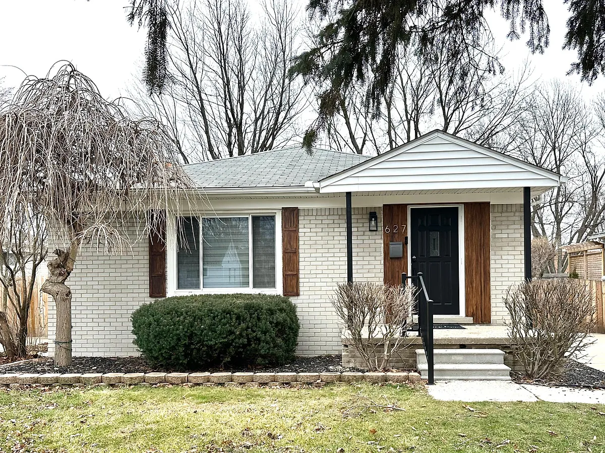 Building Photo - 627 S Webik Ave