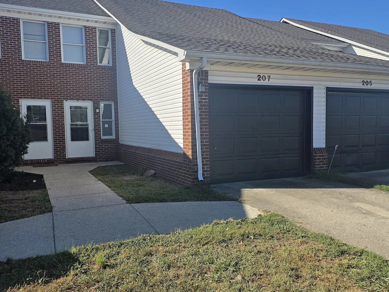 2 bed, 1.5 bath, 1102 sqft, $1,395 — Photo 1