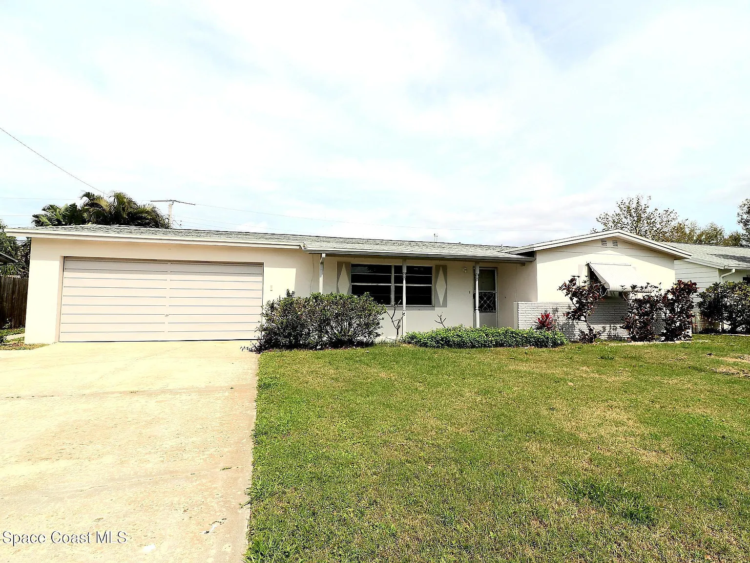 3 bed, 2.0 bath, 1273 sqft, $2,300 — Photo 1