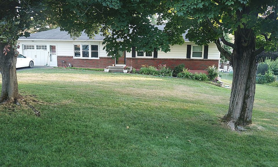 1st image of 20 Glen Dr