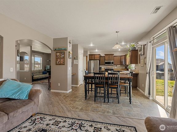 5th image of 800 S Hamilton Road