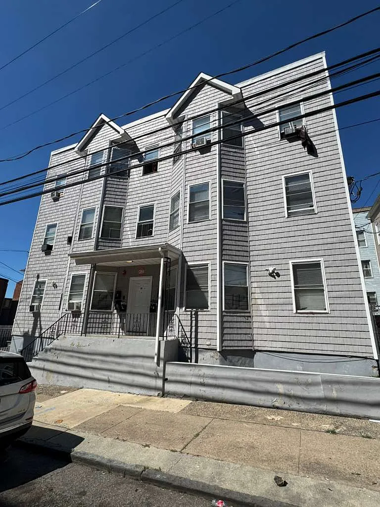 2 bed, $1,800 — Photo 1
