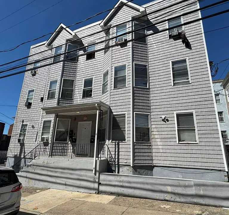 83-85 Warren St #2