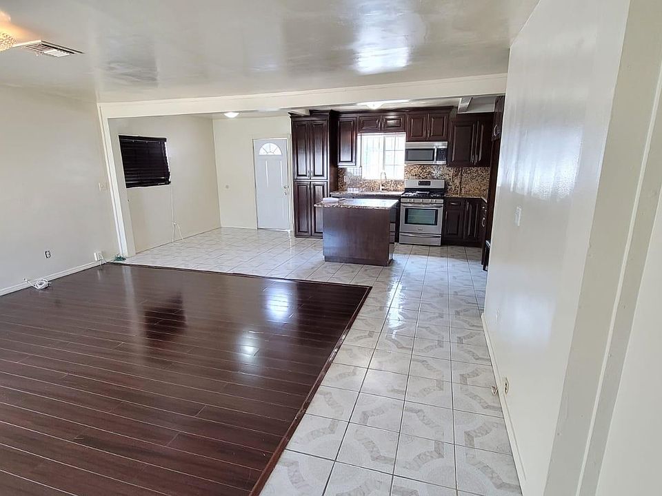 1st image of 3922 W 105th St