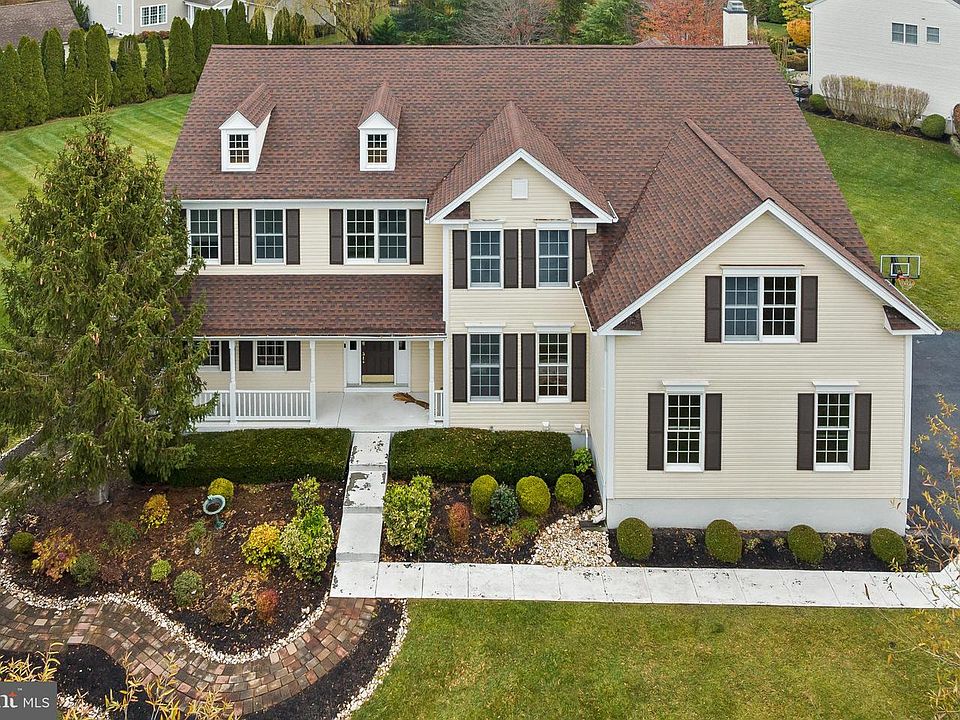 1st image of 2 Thorn Ln