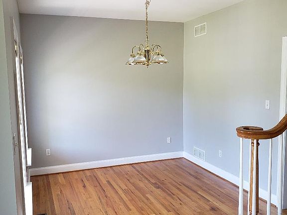 5th image of 219 Senseny Glen Dr