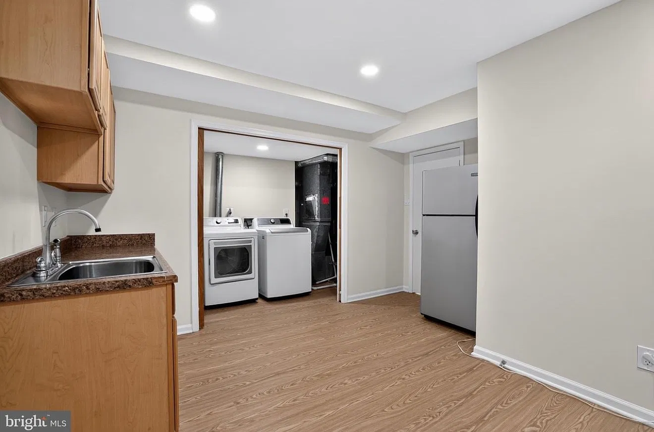 3 bed, 1255 sqft, $2,200 — Photo 4