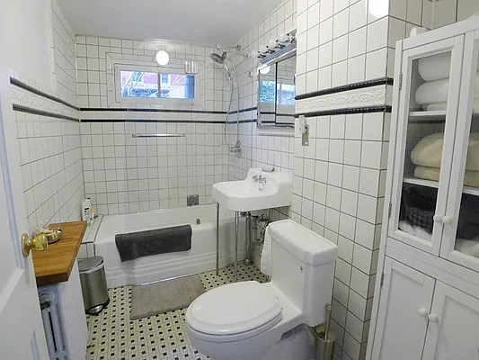 Rented by Sotheby's International Realty | media 34