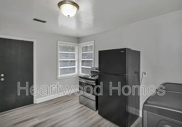 3300 Margrave Rd #B — Photo 6