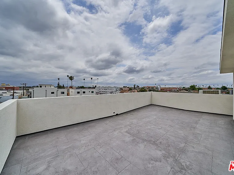 601 1/2 W 41st Pl — Photo 32