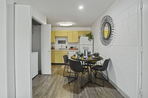Phoenix Apts. Photo 1 Phoenix Apts. Photo 1
