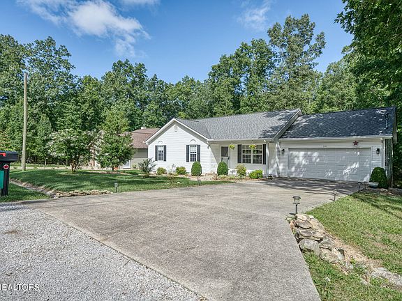 3rd image of 141 Shelley Ln
