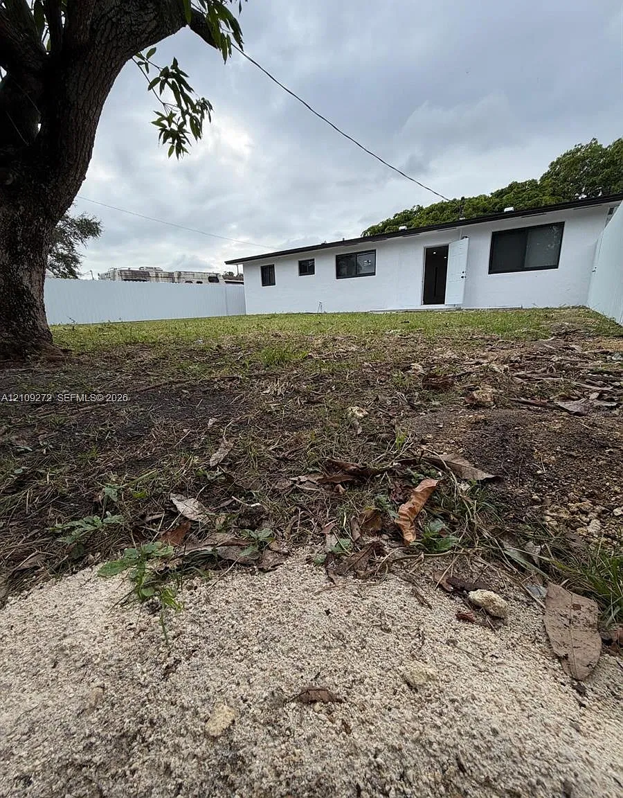 Pine Tree Manor Sec 4 — Photo 2