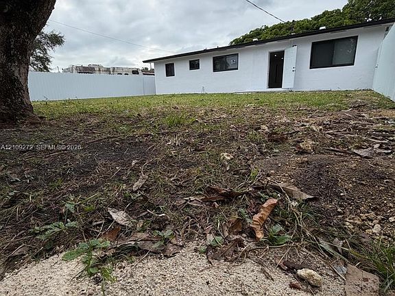 2nd image of 19311 Gulfstream Rd