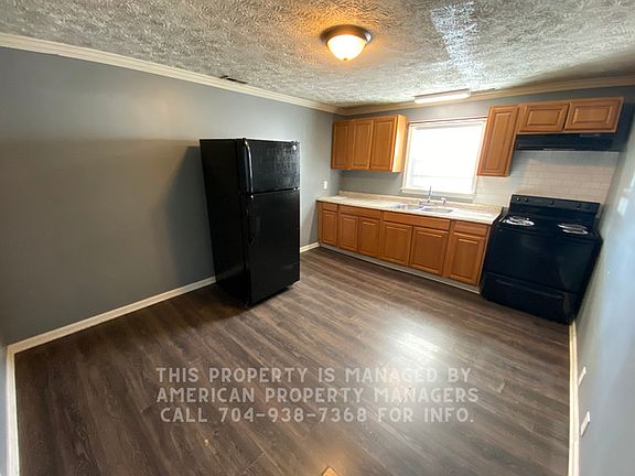 2nd image of 303 Southern Es St