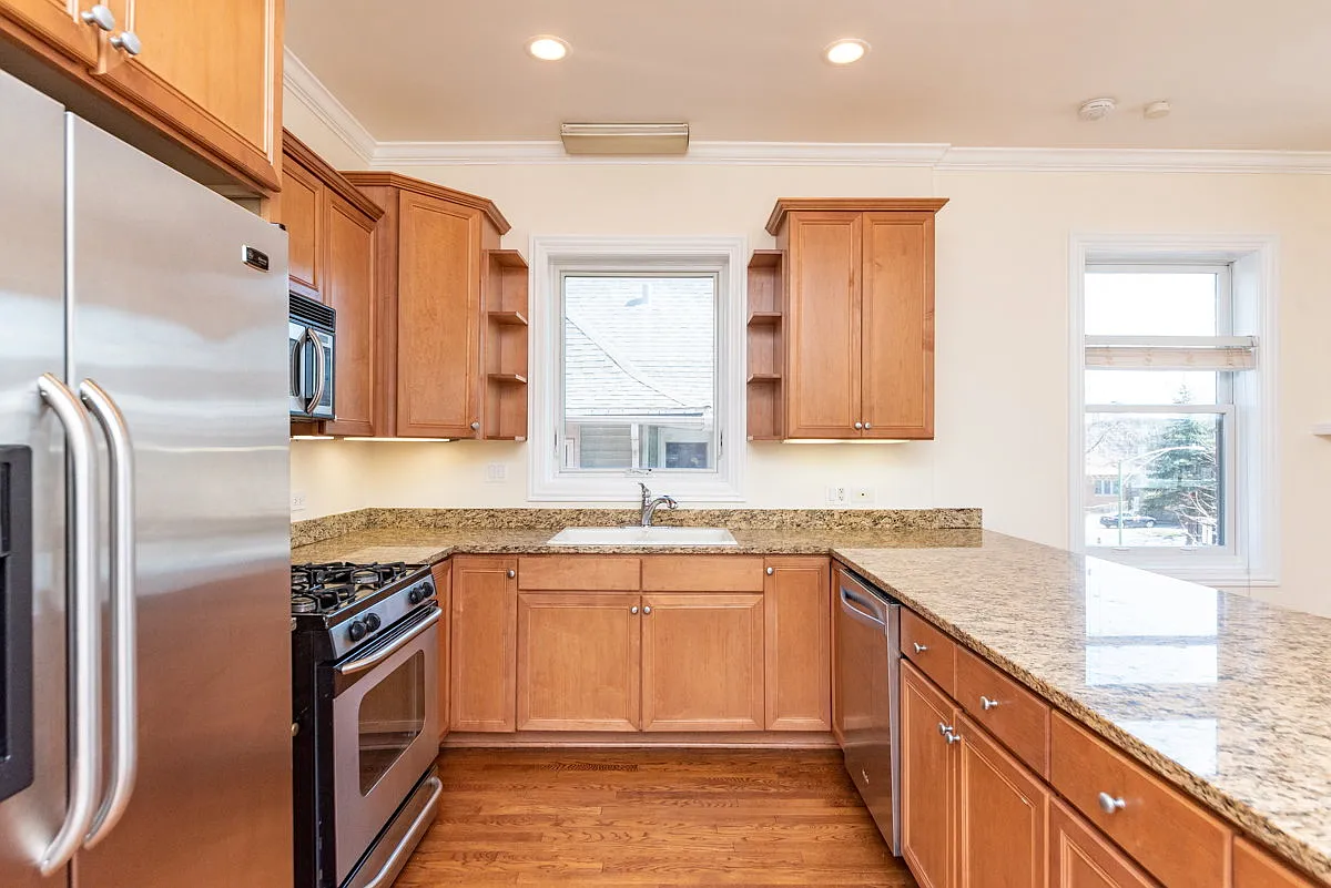 2 bed, 2.0 bath, $2,550 — Photo 2