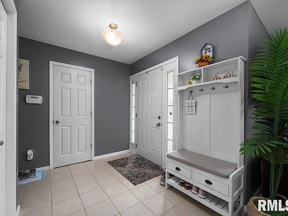 5th image of 28 W Village Cir
