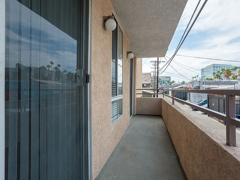 11037 Hartsook St #105 — Photo 17