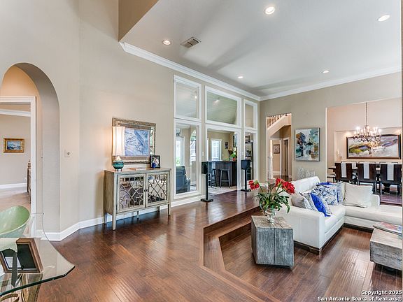 4th image of 107 POST OAK WAY