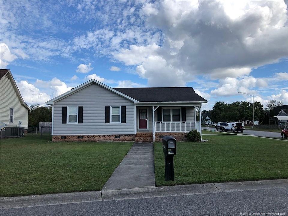 1st image of 3700 Hillcrest Dr