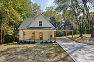 Oak Park Dr-S2708-001.jpg