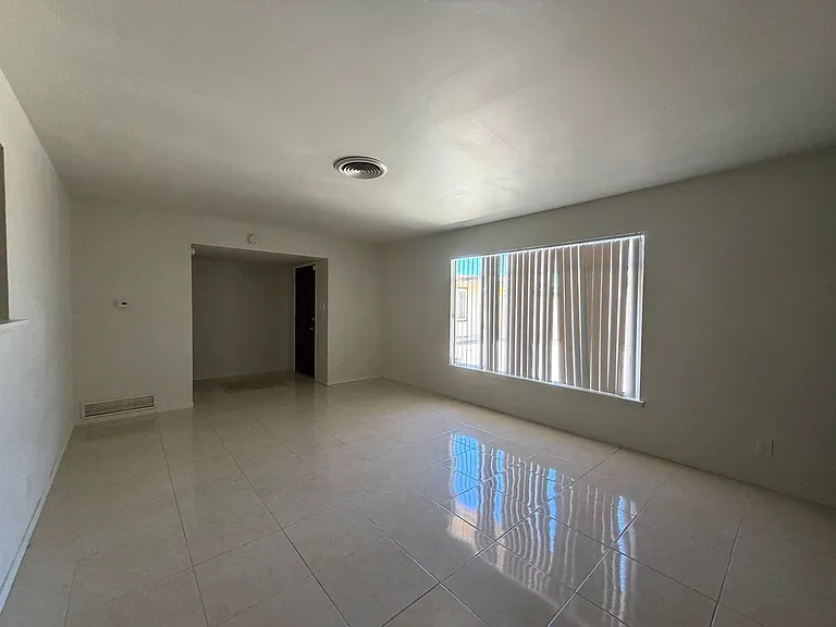 29205 Exeter St — Photo 14