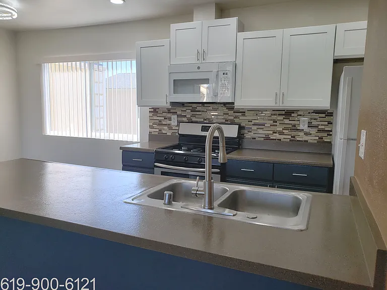 1261 Victor St #10 — Photo 6