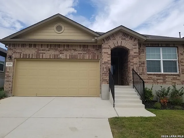 4 bed, 2.0 bath, 1703 sqft, $2,000 — Photo 1