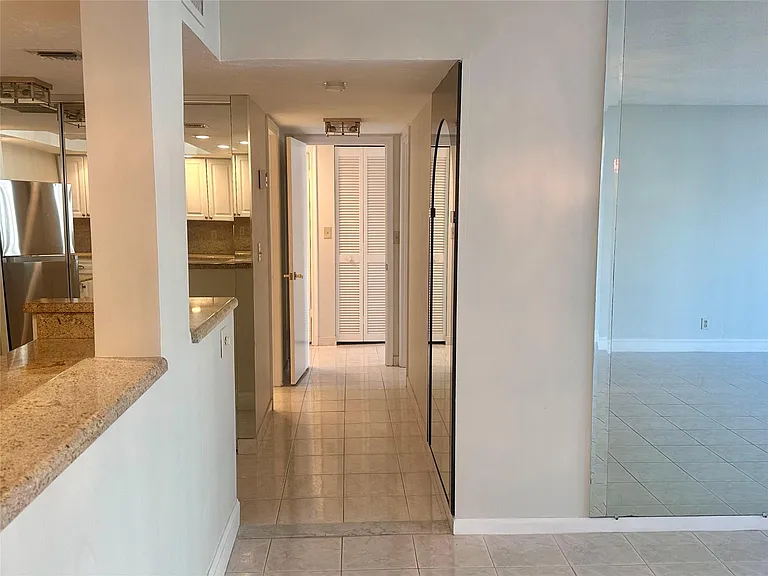 1149 Hillsboro Mile #309 — Photo 12