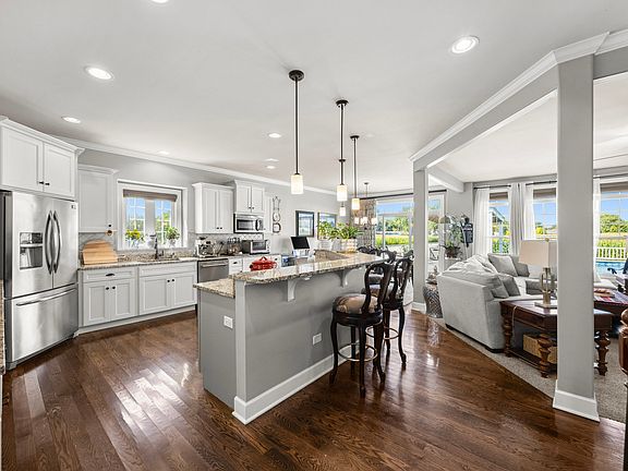 4th image of 301 Arrowhead Dr