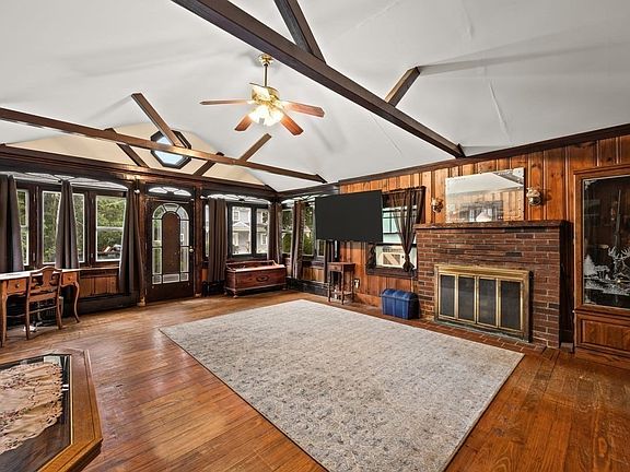 3rd image of 243 Bartlett Rd