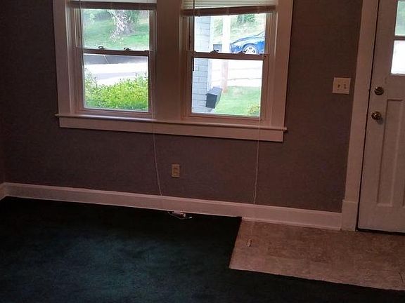 5th image of 8441 Flora Ave