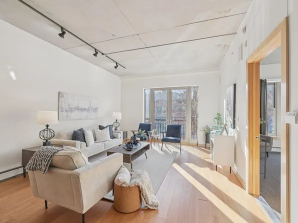 212 1st St N #202, Minneapolis, MN 55401