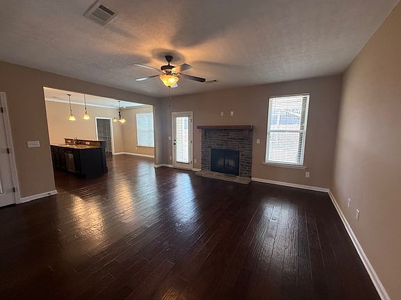 4th image of 479 Sebastian Dr