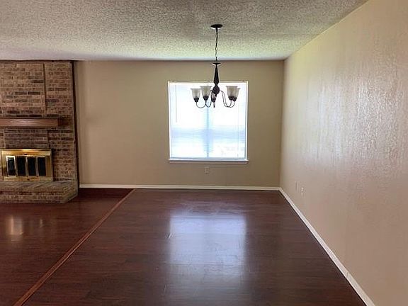 4th image of 3201 Mahan Cir