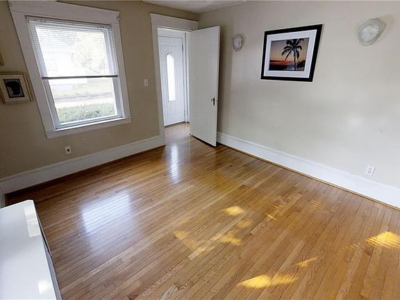 5th image of 205 Auburn St