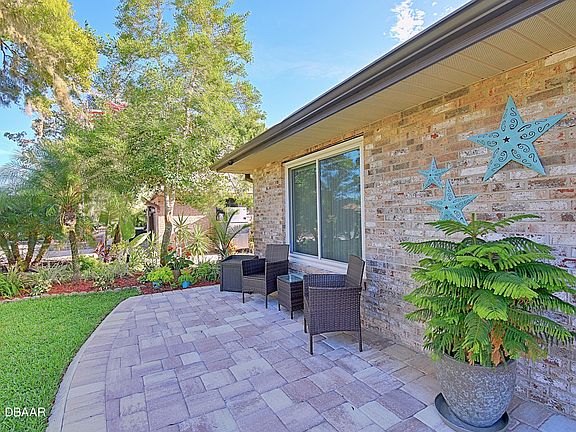 4th image of 35 Sycamore Cir