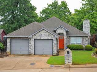 1455 Arbor Ridge Dr, Fort Worth, TX 76112