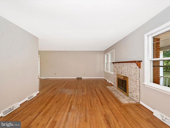 4th image of 21610 Horseshoe Ln