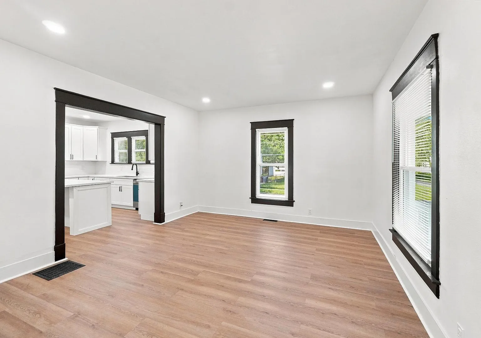 902 E Eureka Street — Photo 4