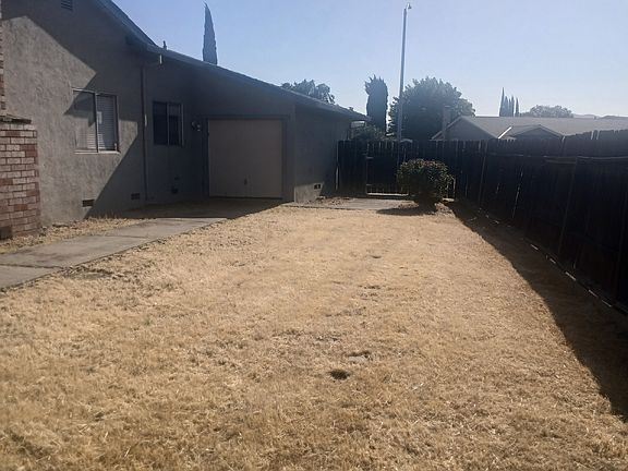 3rd image of 2038 Oakridge Ln