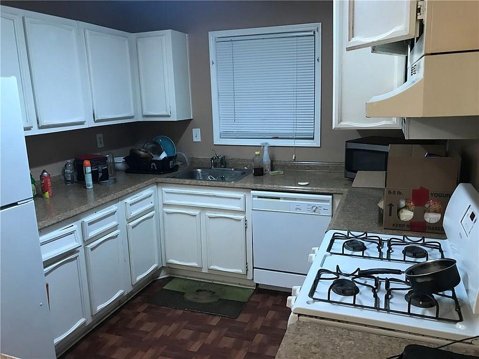 2nd image of 1322 Brockett Pl