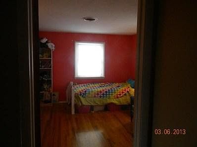 4th image of 977 Meadow Ln