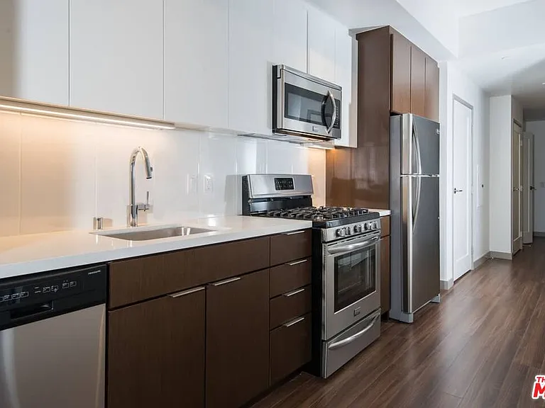 3033 Wilshire Ave #1409 — Photo 9