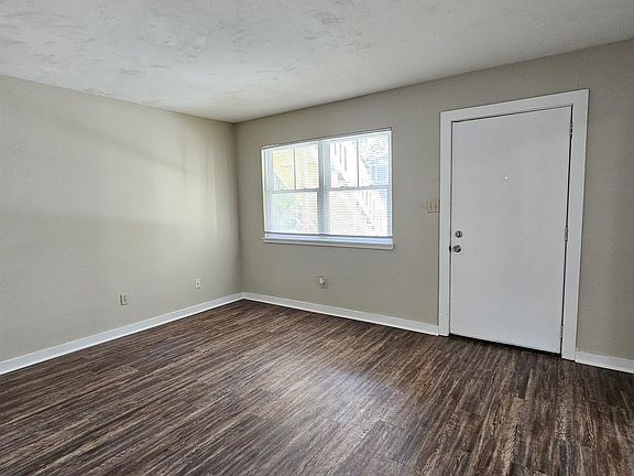 4th image of 537 Hart St #1