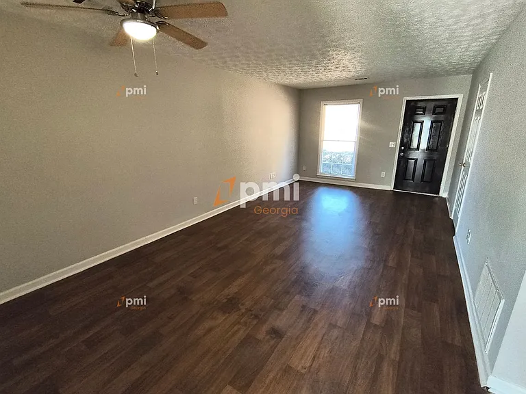 102 Peachtree Ct #A — Photo 5