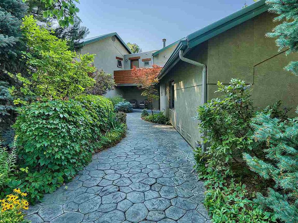 2nd image of 452 1/2 Whitetail Ln