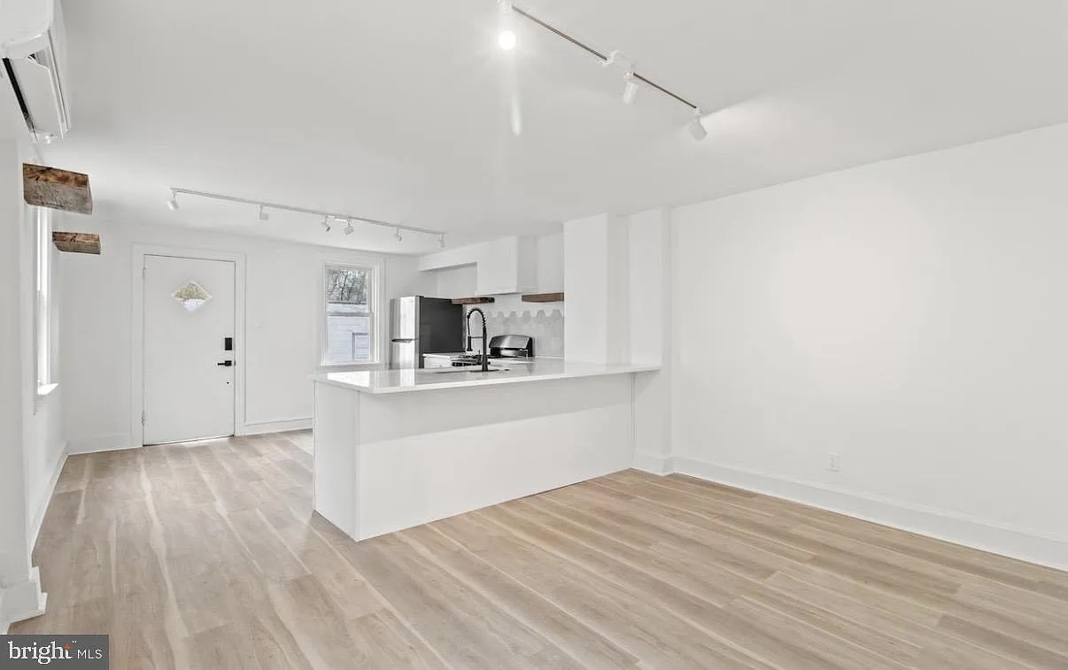 3 bed, 1221 sqft, $2,500 — Photo 4
