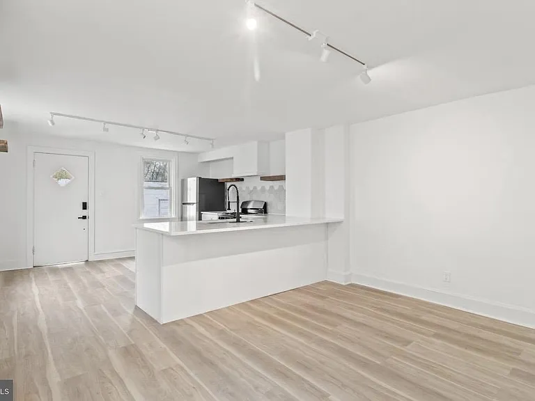 715 E Haverford Rd — Photo 4